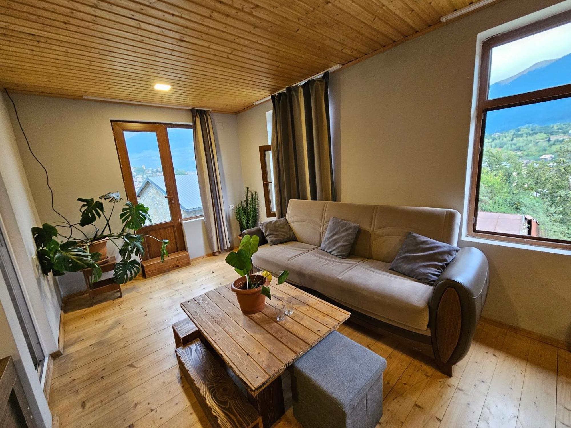 Guest House Goshtela ميستيا المظهر الخارجي الصورة